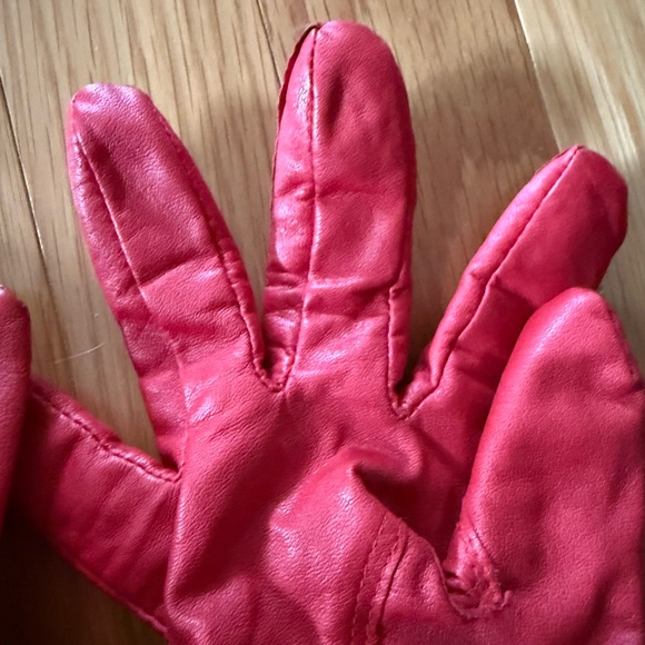 Women’s medium Red 100% leather gloves with 100% polyester lining. Worn once - Picture 7 of 7